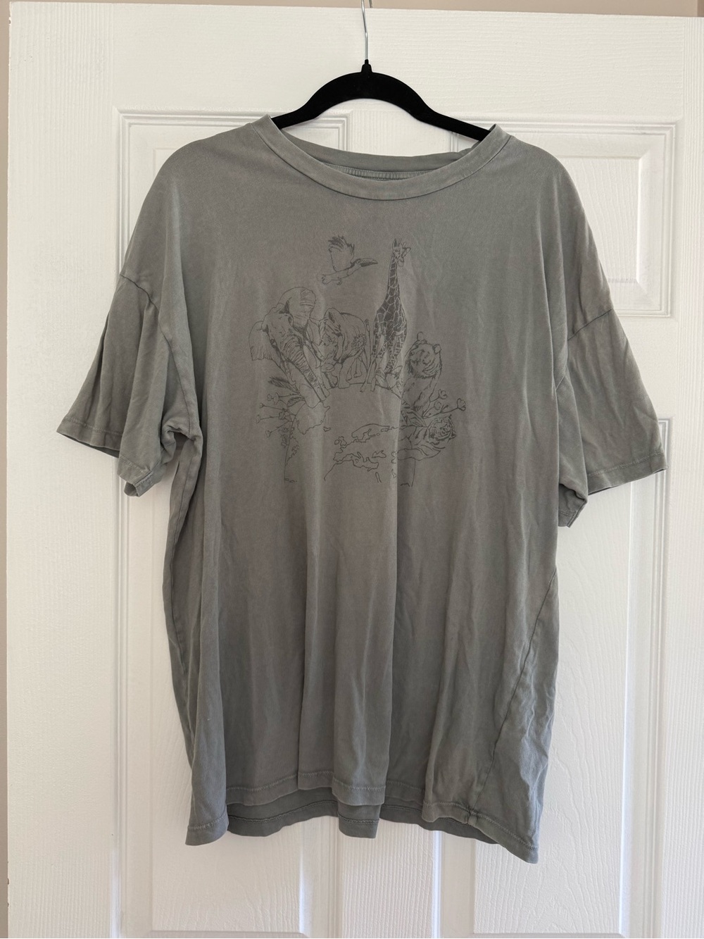 American Eagle Outfitters Gray Graphic Short Sleeve Tee